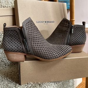 Lucky brand “Basel3” dark stone Barcelo Nubuck leather. 1 1/2 in heel.